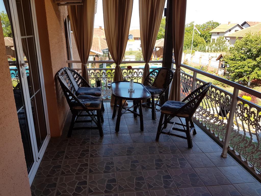 Guest House Rose Smederevska Palanka エクステリア 写真