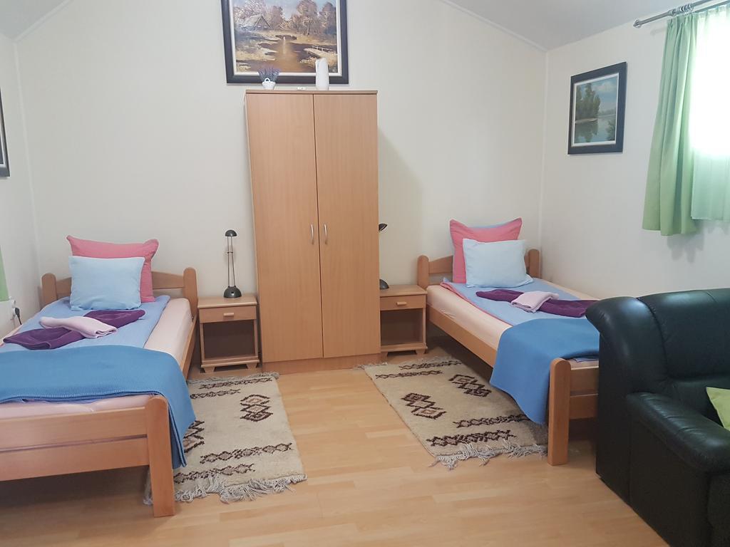 Guest House Rose Smederevska Palanka エクステリア 写真