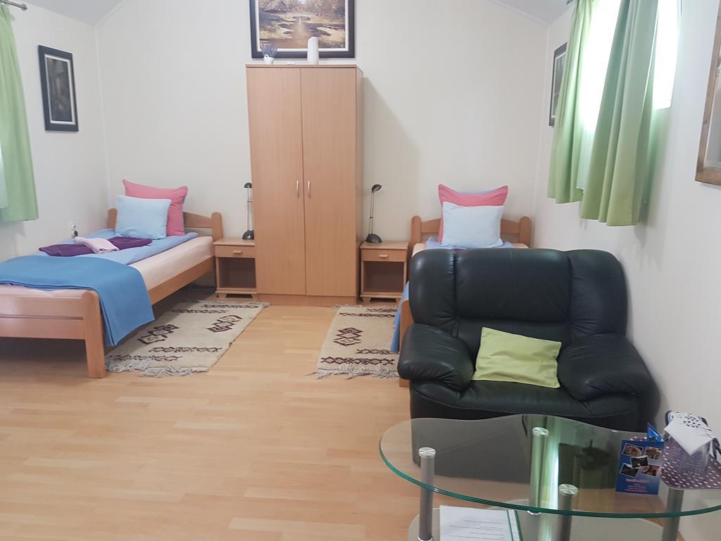 Guest House Rose Smederevska Palanka エクステリア 写真